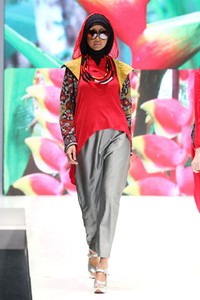 Jakarta, Indonesia - 31 Mei. Anemone by Hannie Hananto Khatulistiwa. Indonesia Islamic Fashion Fair 2013 at Jakarta Convention Center. 31 Mei 2013. Senayan. Jakarta. [Foto: Mohammad Abduh/Wolipop]