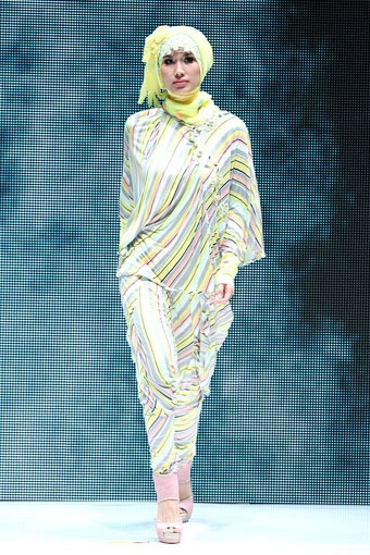 Jakarta, Indonesia - 31 Mei. Ethinicant by Jeny Tjahyawaty. Indonesia Islamic Fashion Fair 2013 at Jakarta Convention Center. 31 Mei 2013. Senayan. Jakarta. [Foto: Mohammad Abduh/Wolipop]