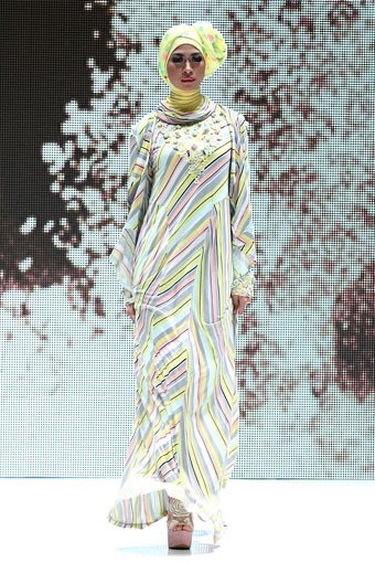 Jakarta, Indonesia - 31 Mei. Ethinicant by Jeny Tjahyawaty. Indonesia Islamic Fashion Fair 2013 at Jakarta Convention Center. 31 Mei 2013. Senayan. Jakarta. [Foto: Mohammad Abduh/Wolipop]