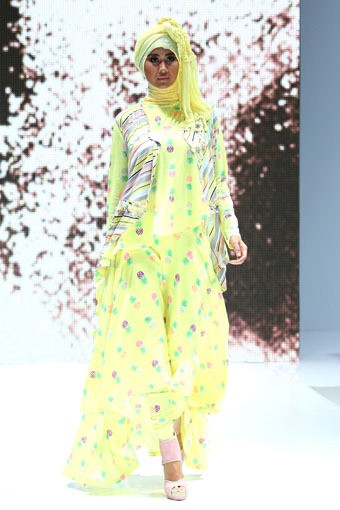 Jakarta, Indonesia - 31 Mei. Ethinicant by Jeny Tjahyawaty. Indonesia Islamic Fashion Fair 2013 at Jakarta Convention Center. 31 Mei 2013. Senayan. Jakarta. [Foto: Mohammad Abduh/Wolipop]