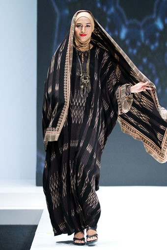 Jakarta, Indonesia - 30 Mei. Ida Royani West to East. Indonesia Islamic Fashion Fair 2013 at Jakarta Convention Center. 30 Mei 2013. Senayan. Jakarta. [Foto: Mohammad Abduh/Wolipop]