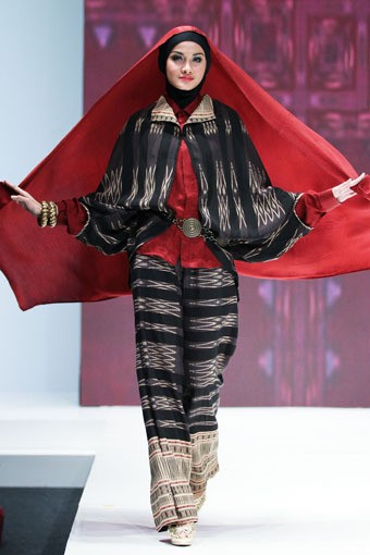 Jakarta, Indonesia - 30 Mei. Ida Royani West to East. Indonesia Islamic Fashion Fair 2013 at Jakarta Convention Center. 30 Mei 2013. Senayan. Jakarta. [Foto: Mohammad Abduh/Wolipop]