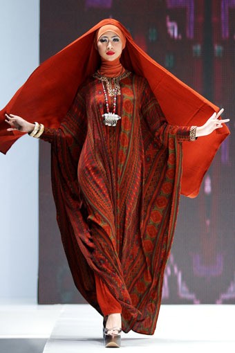 Jakarta, Indonesia - 30 Mei. Ida Royani West to East. Indonesia Islamic Fashion Fair 2013 at Jakarta Convention Center. 30 Mei 2013. Senayan. Jakarta. [Foto: Mohammad Abduh/Wolipop]