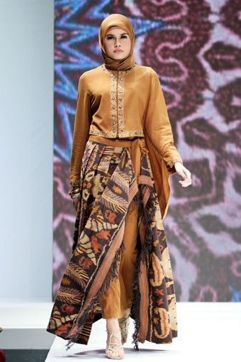 Jakarta, Indonesia - 30 Mei. Ida Royani West to East. Indonesia Islamic Fashion Fair 2013 at Jakarta Convention Center. 30 Mei 2013. Senayan. Jakarta. [Foto: Mohammad Abduh/Wolipop]
