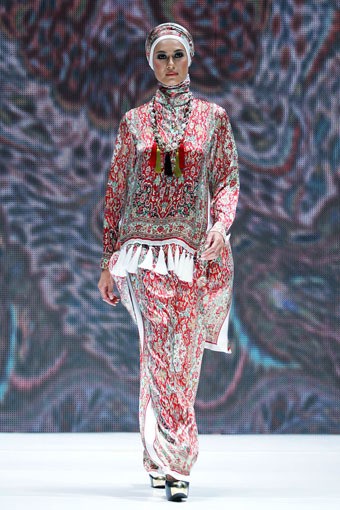 Jakarta, Indonesia - 30 Mei. Itang Yunasz Tabrish. Indonesia Islamic Fashion Fair 2013 at Jakarta Convention Center. 30 Mei 2013. Senayan. Jakarta. [Foto: Mohammad Abduh/Wolipop]