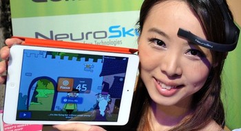 Perusahaan Amerika NeuroSky adalah di acara itu untuk mempromosikan Mindwave Mobile - perangkat yang memonitor pengguna brainwave untuk memungkinkan mereka untuk mengontrol komputer dengan pikiran mereka. (kredit foto: Getty Images)