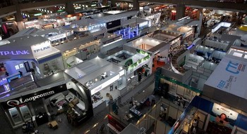     Ada 1.700 peserta pameran yang mengambil bagian dalam pergelaran Computex tahun ini. Acara berjalan sampai hari Sabtu, 8 Juni 2013. (kredit foto: Reuters)