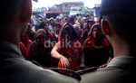 Ratusan Pegadang Asongan Demo PT KAI