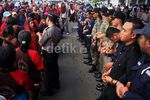 Ratusan Pegadang Asongan Demo PT KAI