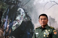     Moeldoko dikenal tegas dalam memimpin pasukannya dan memerintahkan bawahannya patuh terhadap hukum.