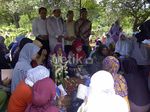 Suasana di Makam Uje