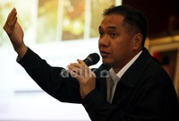 Defisit tersebut dipicu oleh defisit perdagangan migas sebesar US$ 1,2 miliar dan non-migas sebesar US$ 407,4 juta. Ada beberapa negara yang membuat defisit perdagangan Indonesia melebar terutama dari China dan Jepang.