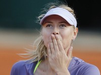 Di perempatfinal, petenis rangking dua dunia itu akan menghadapi Jelena Jankovic. Jankovic ke perempatfinal usai menang straight set 6-0, 6-2 atas Jamie Hampton. REUTERS/Gonzalo Fuentes.