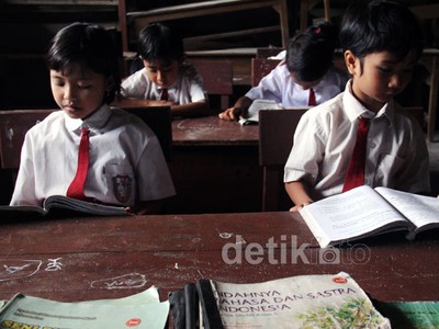 Dewi, Bocah Tanpa Kaki Semangat Belajar