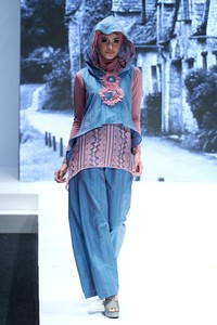 Jakarta, Indonesia - 31 Mei. 2Pose by Monika Jufry Romantic Chapter. Indonesia Islamic Fashion Fair 2013 at Jakarta Convention Center. 31 Mei 2013. Senayan. Jakarta. [Foto: Mohammad Abduh/Wolipop]