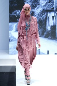 Jakarta, Indonesia - 31 Mei. 2Pose by Monika Jufry Romantic Chapter. Indonesia Islamic Fashion Fair 2013 at Jakarta Convention Center. 31 Mei 2013. Senayan. Jakarta. [Foto: Mohammad Abduh/Wolipop]
