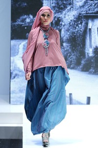 Jakarta, Indonesia - 31 Mei. 2Pose by Monika Jufry Romantic Chapter. Indonesia Islamic Fashion Fair 2013 at Jakarta Convention Center. 31 Mei 2013. Senayan. Jakarta. [Foto: Mohammad Abduh/Wolipop]