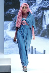 Jakarta, Indonesia - 31 Mei. 2Pose by Monika Jufry Romantic Chapter. Indonesia Islamic Fashion Fair 2013 at Jakarta Convention Center. 31 Mei 2013. Senayan. Jakarta. [Foto: Mohammad Abduh/Wolipop]