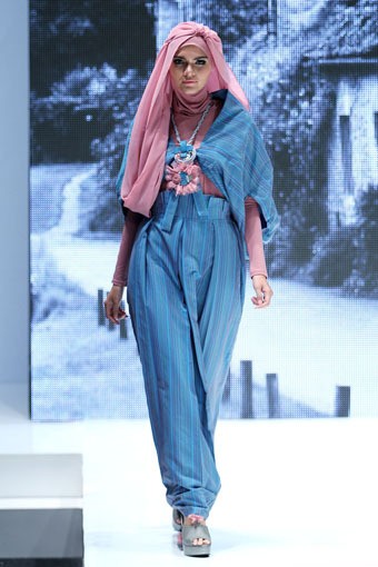 Jakarta, Indonesia - 31 Mei. 2Pose by Monika Jufry Romantic Chapter. Indonesia Islamic Fashion Fair 2013 at Jakarta Convention Center. 31 Mei 2013. Senayan. Jakarta. [Foto: Mohammad Abduh/Wolipop]