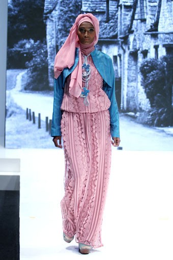 Jakarta, Indonesia - 31 Mei. 2Pose by Monika Jufry Romantic Chapter. Indonesia Islamic Fashion Fair 2013 at Jakarta Convention Center. 31 Mei 2013. Senayan. Jakarta. [Foto: Mohammad Abduh/Wolipop]