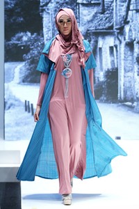 Jakarta, Indonesia - 31 Mei. 2Pose by Monika Jufry Romantic Chapter. Indonesia Islamic Fashion Fair 2013 at Jakarta Convention Center. 31 Mei 2013. Senayan. Jakarta. [Foto: Mohammad Abduh/Wolipop]