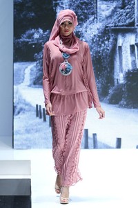 Jakarta, Indonesia - 31 Mei. 2Pose by Monika Jufry Romantic Chapter. Indonesia Islamic Fashion Fair 2013 at Jakarta Convention Center. 31 Mei 2013. Senayan. Jakarta. [Foto: Mohammad Abduh/Wolipop]