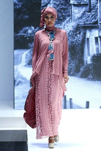 Jakarta, Indonesia - 31 Mei. 2Pose by Monika Jufry Romantic Chapter. Indonesia Islamic Fashion Fair 2013 at Jakarta Convention Center. 31 Mei 2013. Senayan. Jakarta. [Foto: Mohammad Abduh/Wolipop]