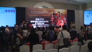 Galak di Lapangan, Van Gaal Ramah Hadapi Fans