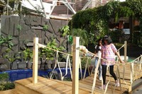 Kemudian, perjalanan dilanjutkan dengan bermain menikmati wahana melalui jembatan Nile River Bridge, kemudian dilanjutkan dengan petualangan di Savanna, melewati kelebatan Rain Forest dan mendaki Mount Kilimanjaro (Avi/detikTravel)