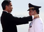 Jokowi Lantik Bupati di Pantai Pasir Perawan