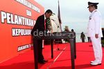Jokowi Lantik Bupati di Pantai Pasir Perawan
