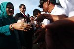 Jokowi Lantik Bupati di Pantai Pasir Perawan