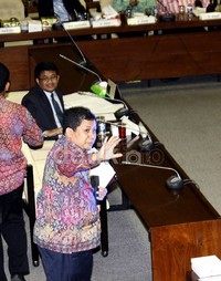 Anggota Timwas Century dari PKS memprotes kehadiran Wakil Ketua KPK Bambang Widjojanto. Lamhot Aritonang/detikFoto.