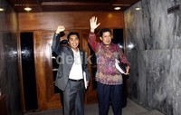 Andi Rahmat dan Fachri Hamzah meninggalkan ruang rapat Century. Lamhot Aritonang/detikFoto.