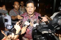 Fachri Hamzah memberikan keterangan pers mengenai walkoutnya PKS.