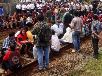 Pedagang Asongan Blokir Stasiun Besar Purwokerto