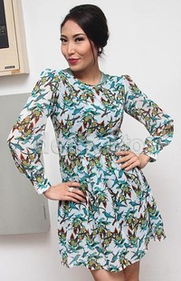 Ayu Dewi berpose. Gus Mun/detikHOT.