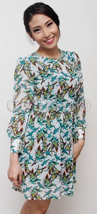Ia tampil cantik dibalut dress bermotifnya itu. Gus Mun/detikHOT.