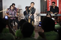 Memulai bermusik sejak awal 2000, sebagian besar dari personel Wali tumbuh besar di satu pesantren yang sama.