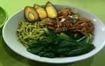 Wuih Sedapnya Mie Hijau dan Ceker Ayam Dari Mie Jomen