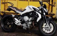 Salah satu keluarga MV Agusta yang terkenal adalah Brutale. Dengan tubuh telanjang, MV Agusta Brutale 675 ini memang tampak seksi untuk dipandang. Sederhana, namun punya karakter kuat.