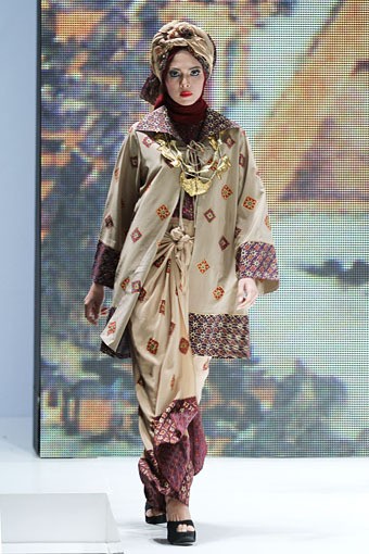Jakarta, Indonesia - 31 Mei. Zikin Royal Influence. Indonesia Islamic Fashion Fair 2013 at Jakarta Convention Center. 31 Mei 2013. Senayan. Jakarta. [Foto: Mohammad Abduh/Wolipop]
