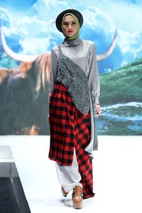 Jakarta, Indonesia - 31 Mei. Nuniek Mawardi Scott. Indonesia Islamic Fashion Fair 2013 at Jakarta Convention Center. 31 Mei 2013. Senayan. Jakarta. [Foto: Mohammad Abduh/Wolipop]