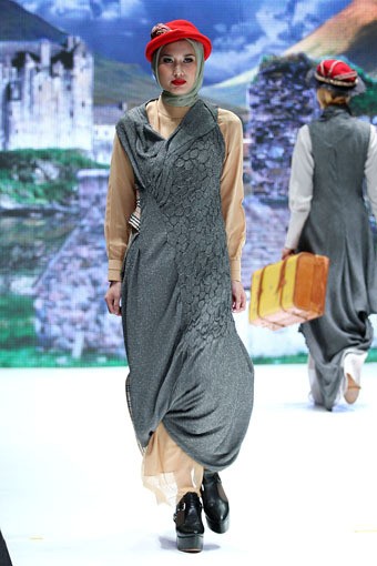 Jakarta, Indonesia - 31 Mei. Nuniek Mawardi Scott. Indonesia Islamic Fashion Fair 2013 at Jakarta Convention Center. 31 Mei 2013. Senayan. Jakarta. [Foto: Mohammad Abduh/Wolipop]