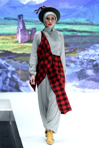Jakarta, Indonesia - 31 Mei. Nuniek Mawardi Scott. Indonesia Islamic Fashion Fair 2013 at Jakarta Convention Center. 31 Mei 2013. Senayan. Jakarta. [Foto: Mohammad Abduh/Wolipop]