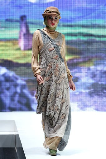 Jakarta, Indonesia - 31 Mei. Nuniek Mawardi Scott. Indonesia Islamic Fashion Fair 2013 at Jakarta Convention Center. 31 Mei 2013. Senayan. Jakarta. [Foto: Mohammad Abduh/Wolipop]