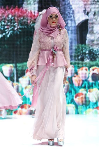 Jakarta, Indonesia - 31 Mei. Colour of Romance by Tuty Adib. Indonesia Islamic Fashion Fair 2013 at Jakarta Convention Center. 31 Mei 2013. Senayan. Jakarta. [Foto: Mohammad Abduh/Wolipop]