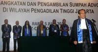 Para advokat diambil sumpah berdasarkan agama yang dianut masing-masing. (Dok Peradi).