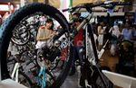 Pameran Sepeda Ramai Pengunjung