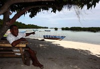 Hamparan pasir putih menjadikannya sebagai salah satu surganya pantai di Pulau Pari.
